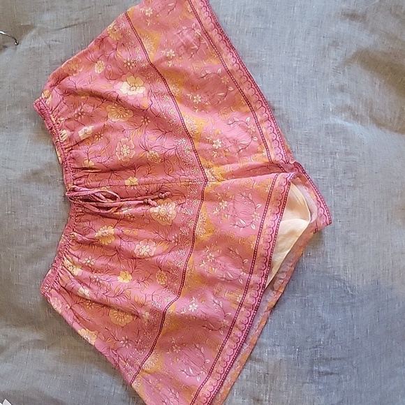 Spell Utopia Shorts - Picture 2 of 5